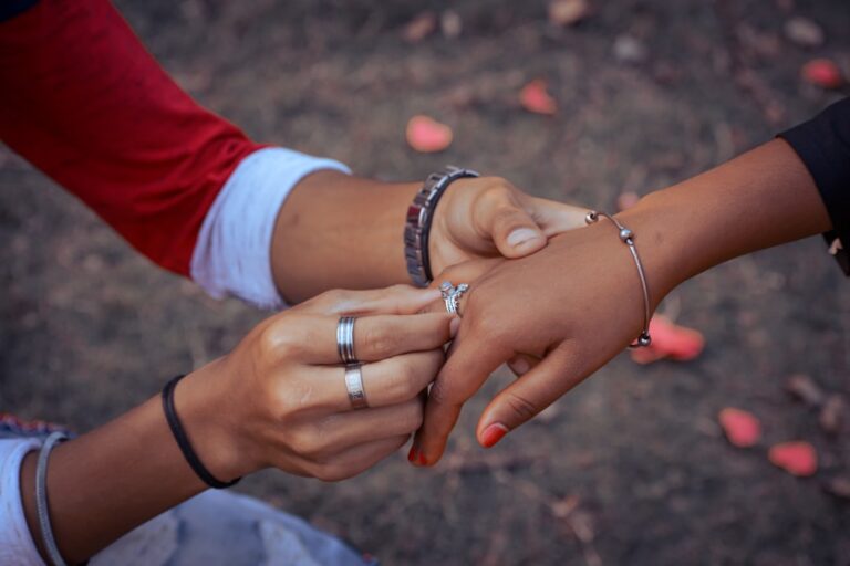 Cómo saber si es amor o costumbre: señales para aclarar tus sentimientos